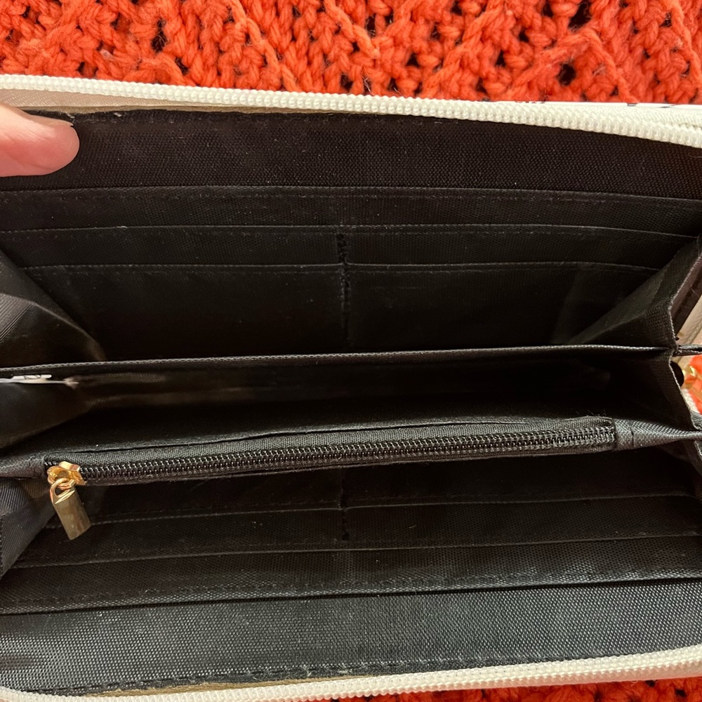 Source Unknown On The Brand, Pre-Loved But Like N… - image 3